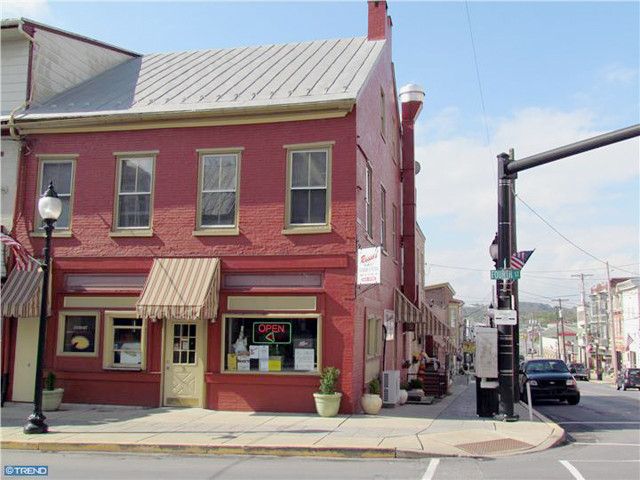 2 S 4TH ST, Hamburg, PA 19526