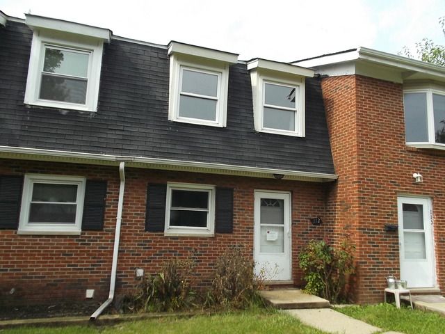 112 S Hale Ave, Bartlett, IL 60103