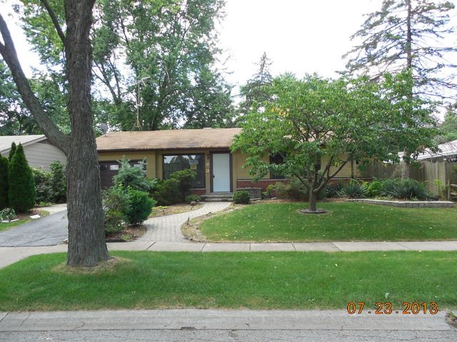 112 Ridgewood Rd, Elk Grove Village, IL 60007