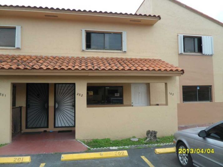 7890 W 29th Way Apt 102, Hialeah, FL 33018