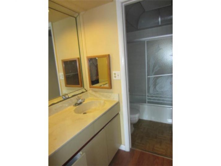 3740 INVERRARY DR # 1E, Fort Lauderdale, FL 33319