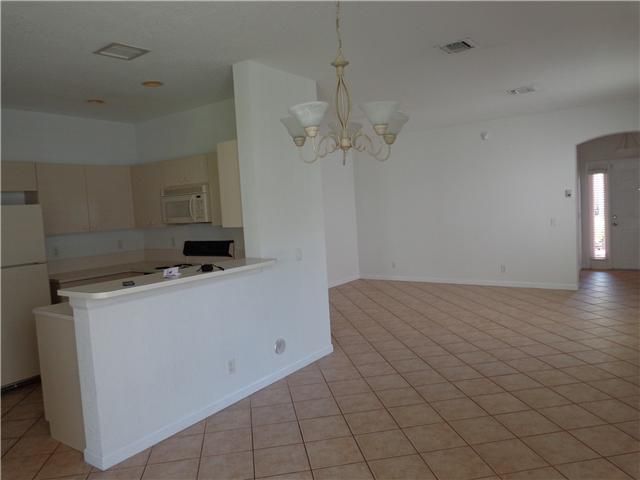 686 CONSERVATION DR, Fort Lauderdale, FL 33327