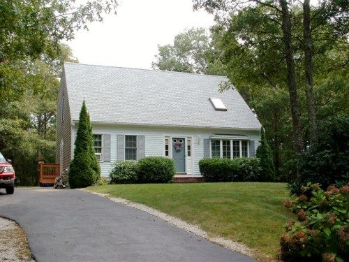 111 Pebble Ln, North Falmouth, MA 02556