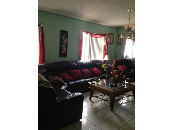 7347 W 35 AV, Hialeah, FL 33018