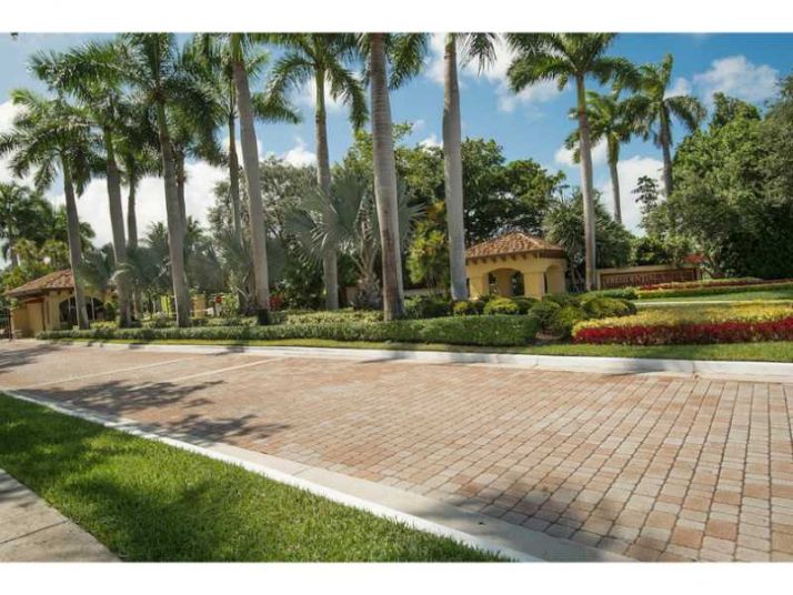 1681 NE 196 ST, Miami, FL 33179