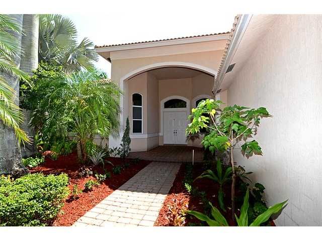 1526 VICTORIA ISLE WY, Fort Lauderdale, FL 33327