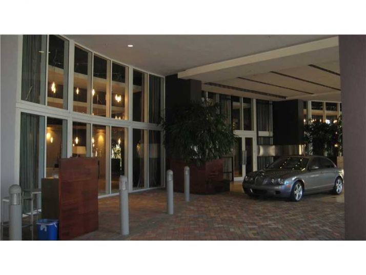 60 SW 13 ST # 2416, Miami, FL 33130