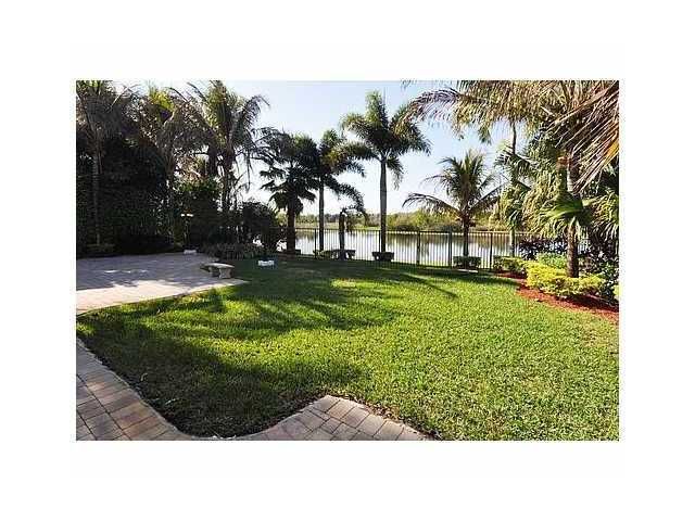 2581 JARDIN DR, Fort Lauderdale, FL 33327