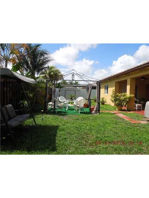 17661 NW 88 AV, Hialeah, FL 33018