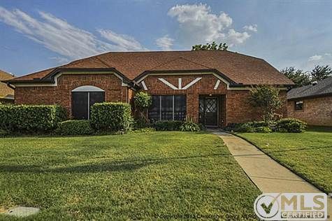 1518 Autumn Breeze Lane, Lewisville, TX 75077