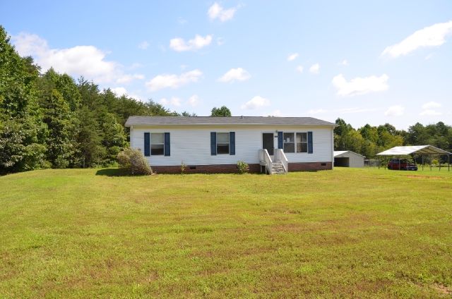 1433 Mann Smith Rd, Walnut Cove, NC 27052