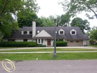 1535 Lincolnshire Dr, Highland Park, MI 48203