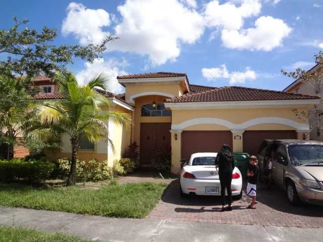 8910 NW 178 LN, Hialeah, FL 33018