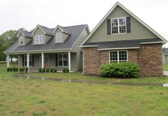 1912 N Fairview Rd, Lavonia, GA 30553