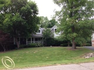 980 Deep Valley Dr, Milford, MI 48381