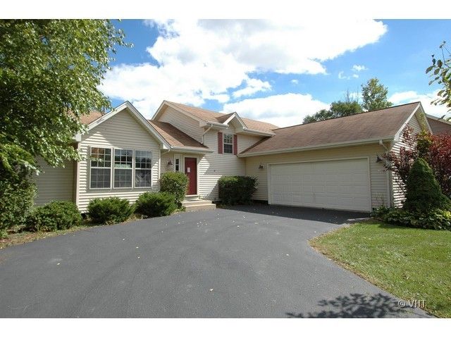 1560 Wheeler St, Woodstock, IL 60098