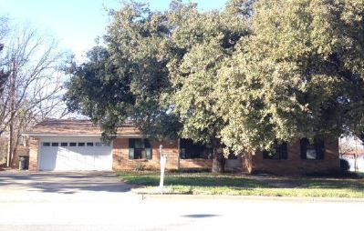 802 Phillips St, Cleburne, TX 76033