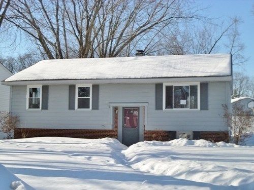762 Manzano Dr, Walled Lake, MI 48390