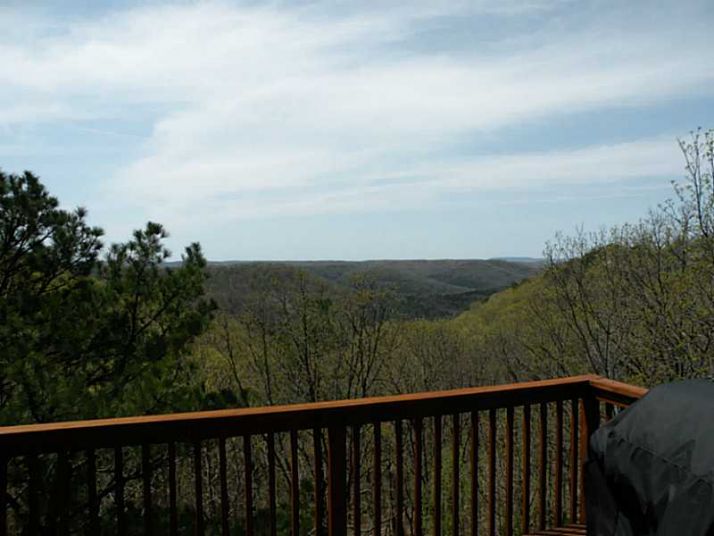 5 El Dorado Dr, Eureka Springs, AR 72631