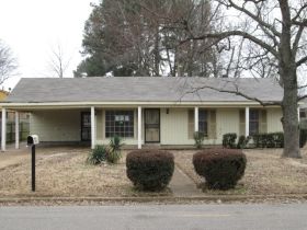 1693 Winfield Rd, Memphis, TN 38116