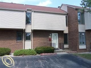 2174 Village West Dr S, Lapeer, MI 48446