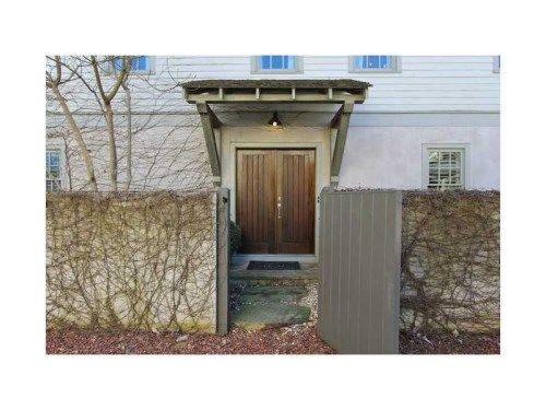 715 Hammond Drive, Woodstock, GA 30188