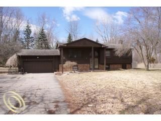 2179 Carol Dr, Lapeer, MI 48446