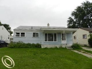 900 Douglas St, Garden City, MI 48135