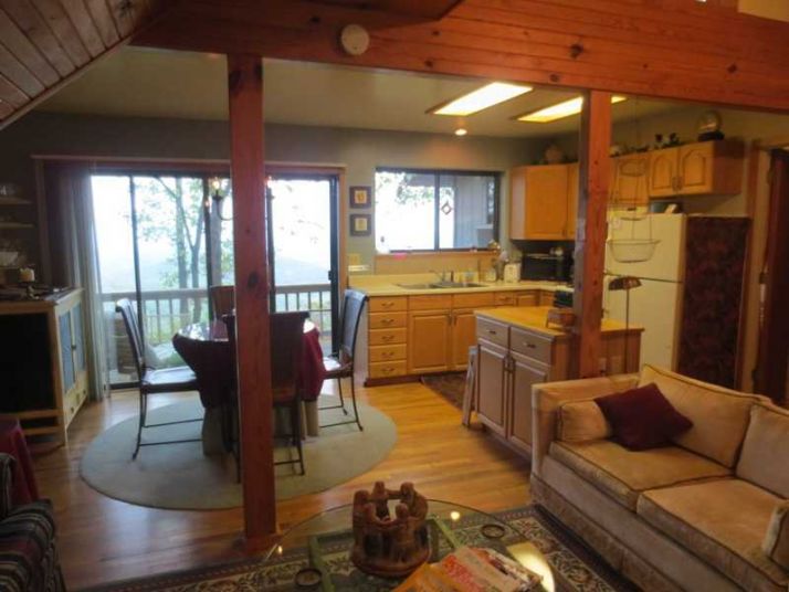 1058 CR 220, Eureka Springs, AR 72632