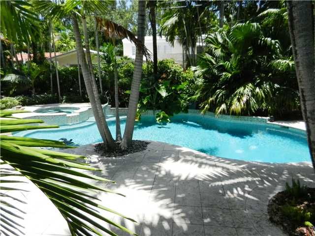 465 NE 52 ST, Miami, FL 33137