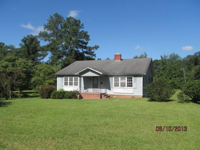 102 Plum St, Sylvania, GA 30467
