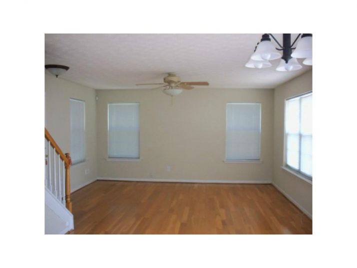 566 Windcroft Circle, Acworth, GA 30101