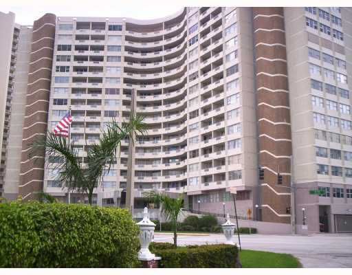3180 S OCEAN DR # 318, Hallandale, FL 33009