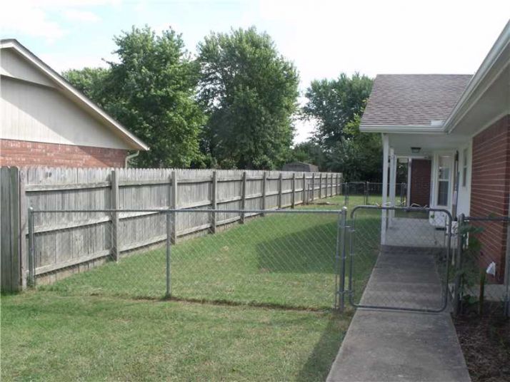 624 SW GARLAND PL, Lowell, AR 72745