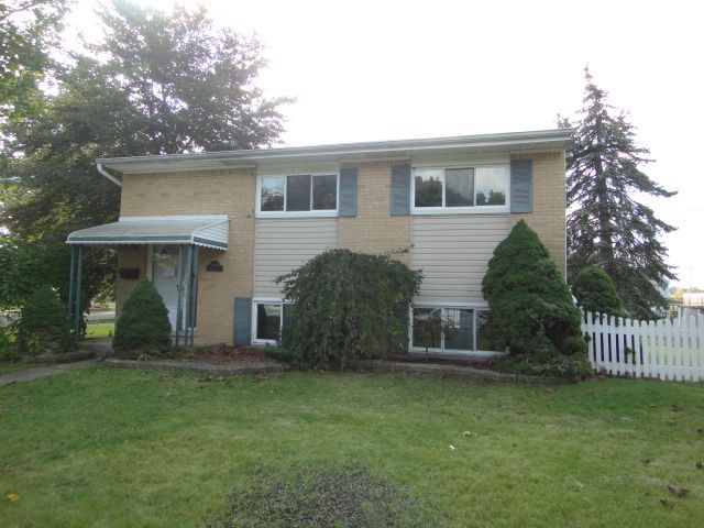 31588 Olmstead Rd, Rockwood, MI 48173