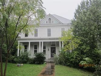 1211 S Sycamore St, Palestine, TX 75801
