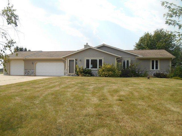 3927 Ernst Drive, Hartford, WI 53027