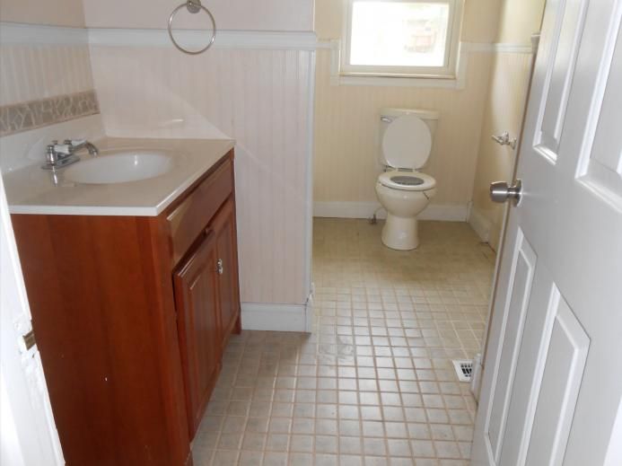 201 Pell St, Farmington, MO 63640