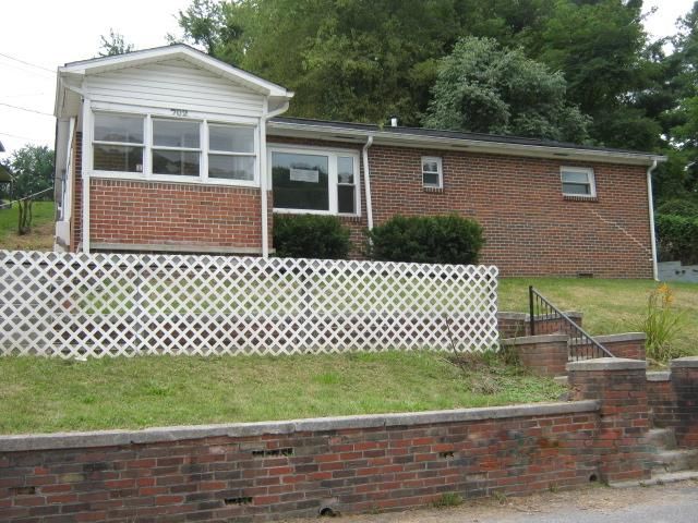 702 East Second St, Richlands, VA 24641