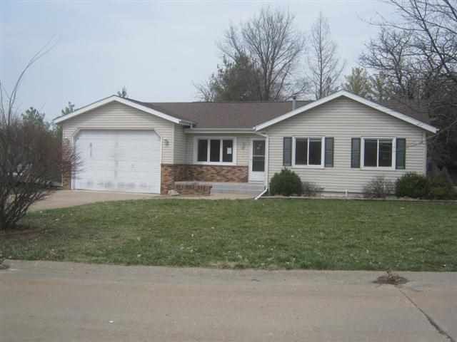 104 W 16th Ave, Coal Valley, IL 61240