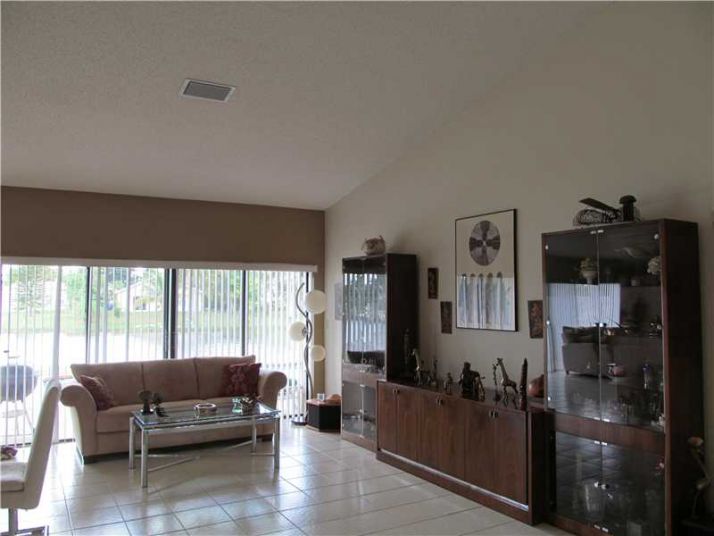 9504 NW 46TH ST, Fort Lauderdale, FL 33351