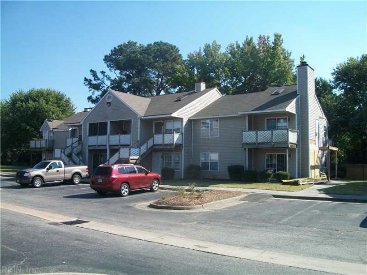 225 Lantana Ln, Hampton, VA 23669