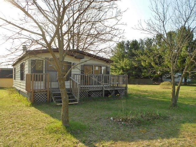 2585 W Scenic View Dr, Rothbury, MI 49452