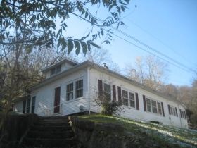 3500 Hickory St, Catlettsburg, KY 41129