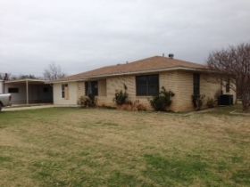 2002 David St, San Saba, TX 76877