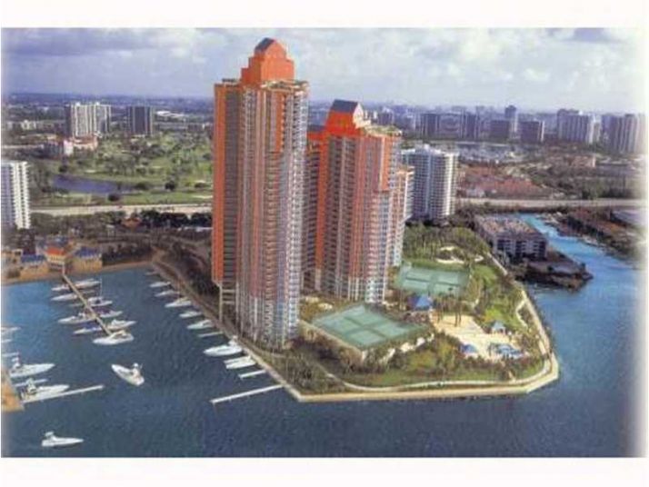 3370 HIDDEN BAY DR # 901, Miami, FL 33180