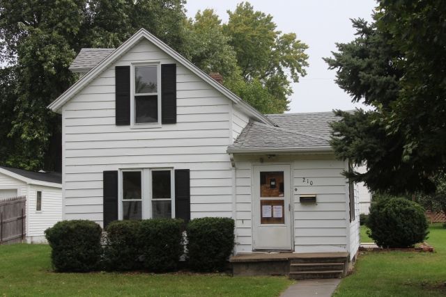 210 E Carroll St, Kentland, IN 47951