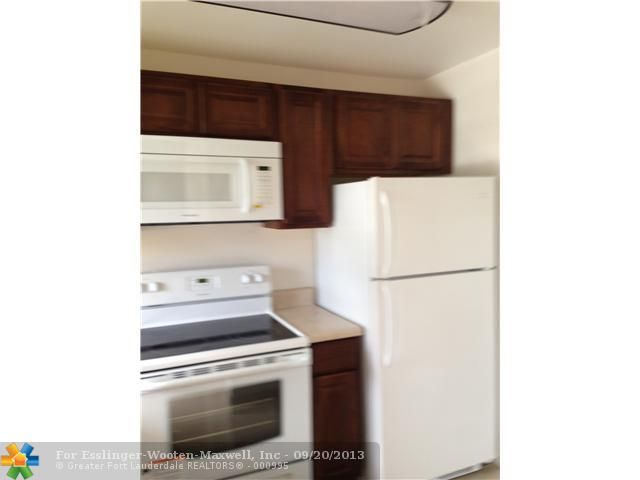 3051 E Sunrise Lakes Dr E # 110, Fort Lauderdale, FL 33322