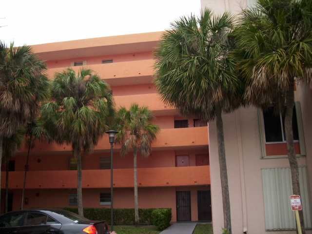 9120 FONTAINEBLEAU BL # 410, Miami, FL 33172