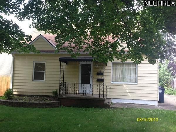 925 E Archwood Ave, Akron, OH 44306